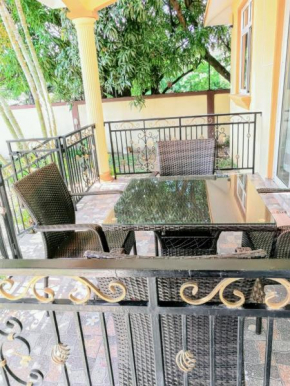 Spacious apartment in Flic en Flac, 115 m², mountain view